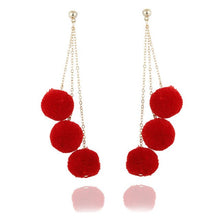 Load image into Gallery viewer, Chained And Feathered Earrings