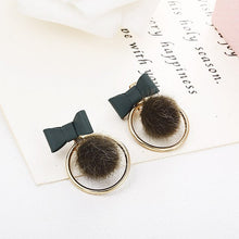 Load image into Gallery viewer, Chained And Feathered Earrings