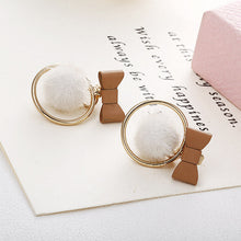 Load image into Gallery viewer, Chained And Feathered Earrings