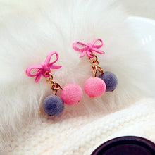 Load image into Gallery viewer, Chained And Feathered Earrings