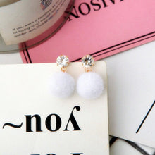 Load image into Gallery viewer, Chained And Feathered Earrings