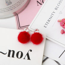 Load image into Gallery viewer, Chained And Feathered Earrings