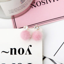 Load image into Gallery viewer, Chained And Feathered Earrings