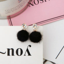 Load image into Gallery viewer, Chained And Feathered Earrings